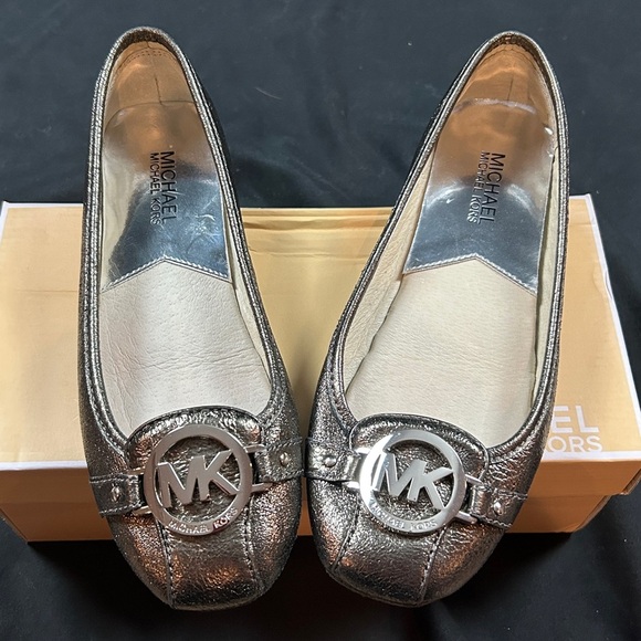 Michael Michael Kors Fulton Crinkled Nickel Metallic Leather 7M NWT - Picture 1 of 4